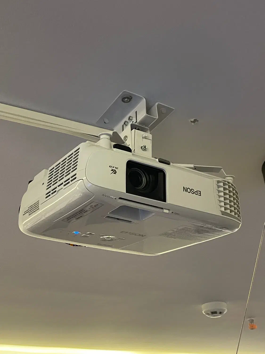 ویدیو پروژکتور epson|تلویزیون و پروژکتور|تهران, جماران (نیاوران)|دیوار