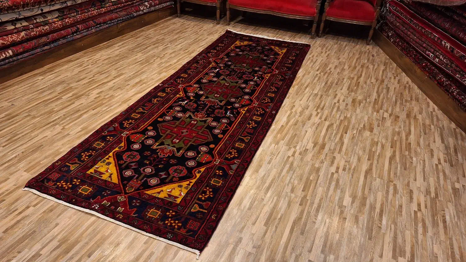 کناره کمیاب نهاوند|فرش|کرج, برغان|دیوار