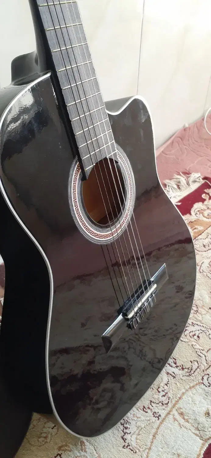 گیتار مشکی نو|گیتار، بیس، امپلیفایر|مشهد, پنجتن|دیوار