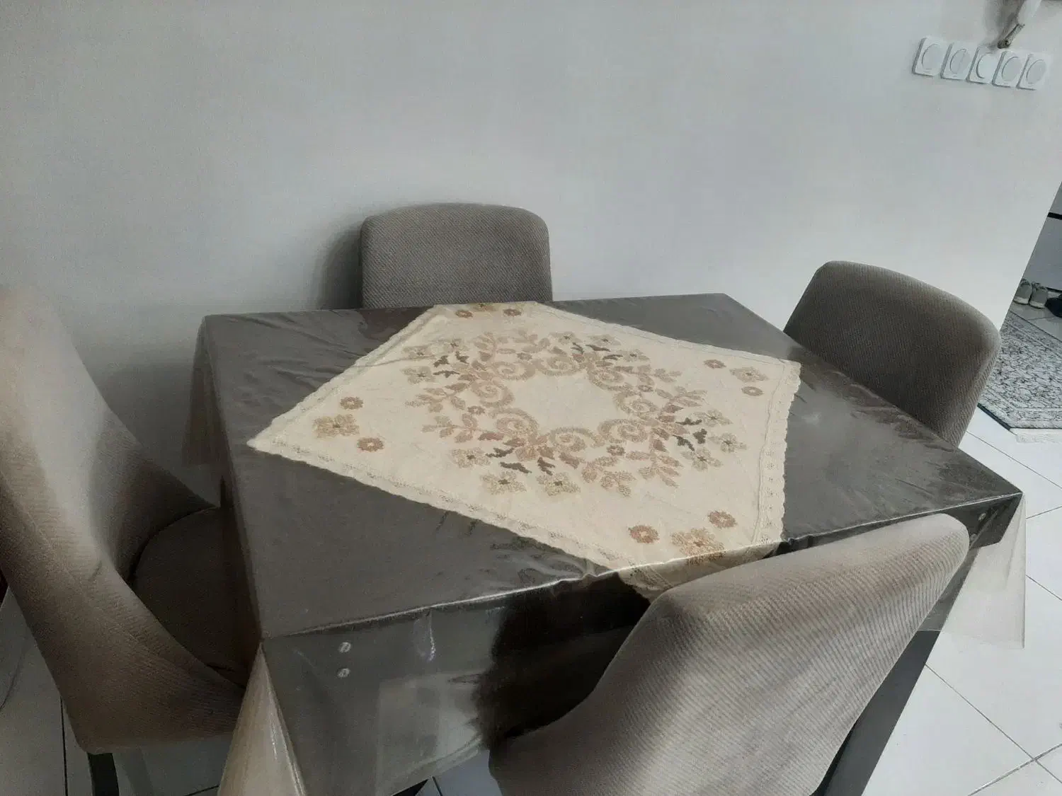 نهار خوری ۴نفره|میز و صندلی غذاخوری|اهواز, گلستان|دیوار