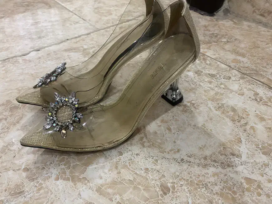 کیف و کفش مجلسی|کیف، کفش، کمربند|رباطکریم, رباطکریم|دیوار