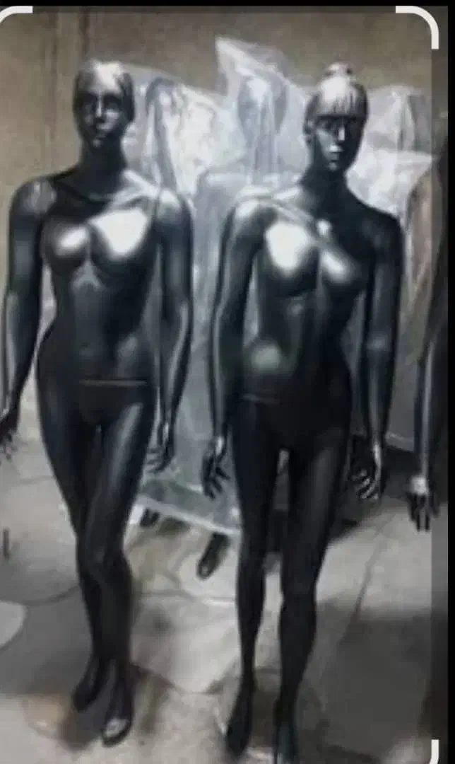 2عدد مانکن فایبر گلاس مشکی .پایه شیشه ای|فروشگاه و مغازه|بروجرد, |دیوار