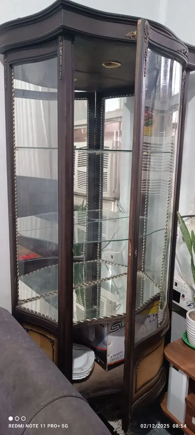 بوفه محکم وسالم تکی ی تومن با ظرفها دوتومن|بوفه، ویترین، کنسول|دزفول, |دیوار