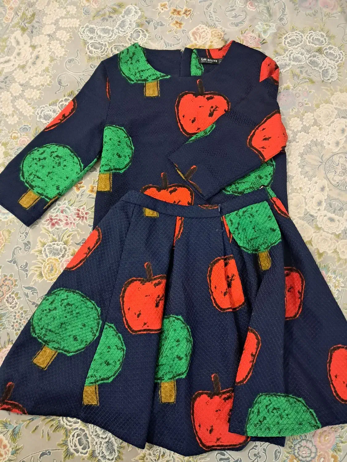 کت و دامن|لباس|بروجرد, |دیوار