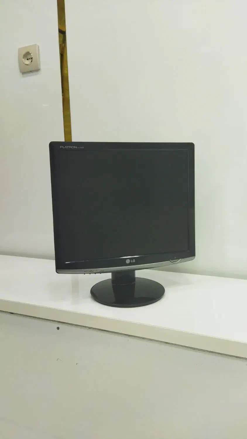 مانیتور 17 اینچ ال جی LG|قطعات و لوازم جانبی رایانه|قم, سید معصوم|دیوار