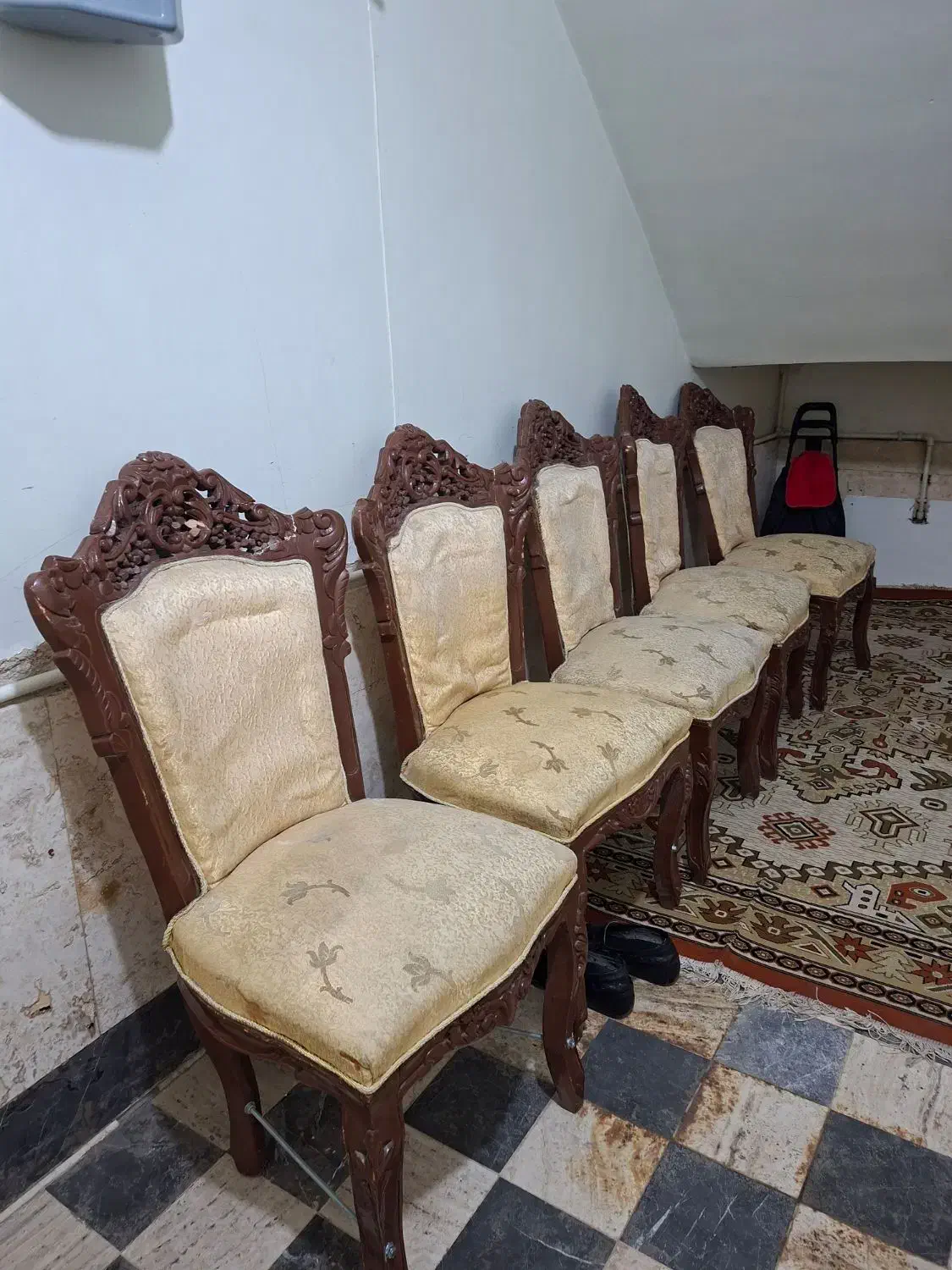 ۵ عدد مبل سلطنتی|مبلمان خانگی و میز عسلی|قم, حنیف نژاد|دیوار