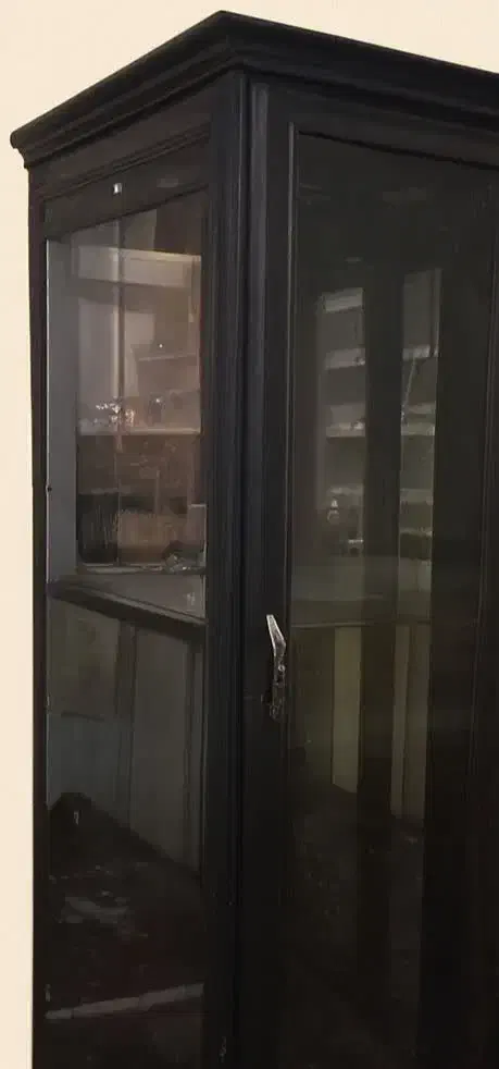 ویترین شیشه‌ای قدی. سالم.|بوفه، ویترین، کنسول|قم, نخودی|دیوار