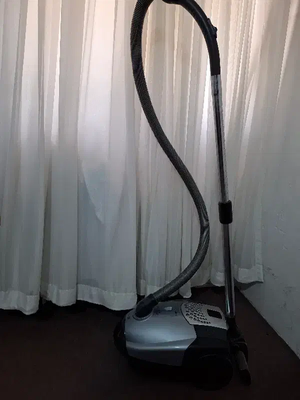 جاروبرقی LG-1600وات|جاروبرقی، جارو شارژی، بخارشو|رباط‌کریم, شهرک درخشان|دیوار