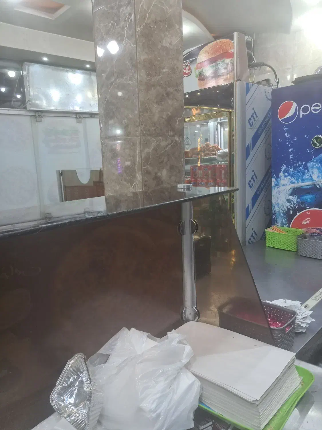 دونفر نیرو جهت کار در فست فودنیازمندیم|استخدام خدمات فروشگاه و رستوران|شیراز, سیاه سنگ|دیوار
