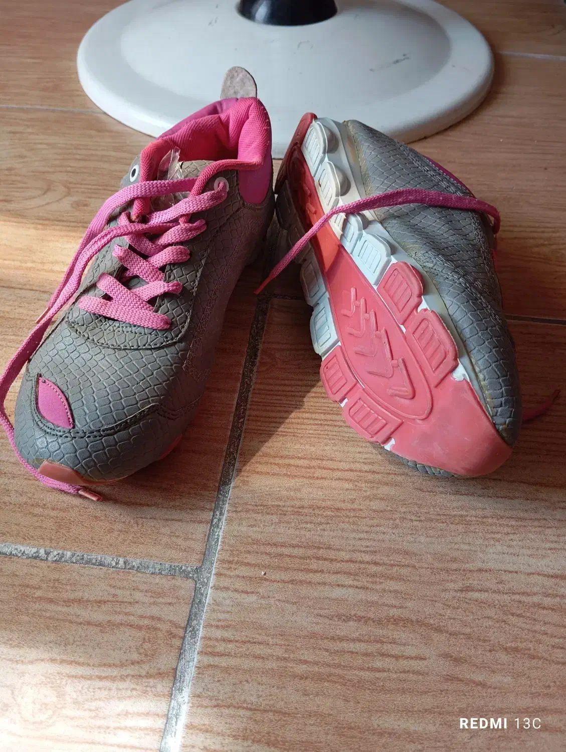 کفش نو|کیف، کفش، کمربند|گنبد کاووس, |دیوار