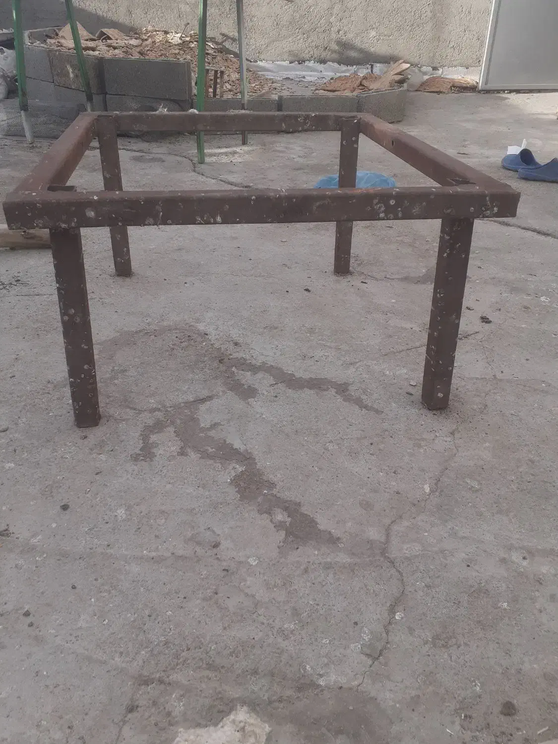 چهار پایه آهنی|صندلی و نیمکت|زاهدان, |دیوار