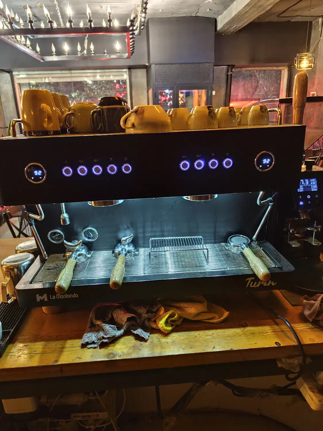 فروش یا شراکت در کافه بسیار لوکس با تجهیزات لاکچری|کافی‌شاپ و رستوران|سیرجان, |دیوار