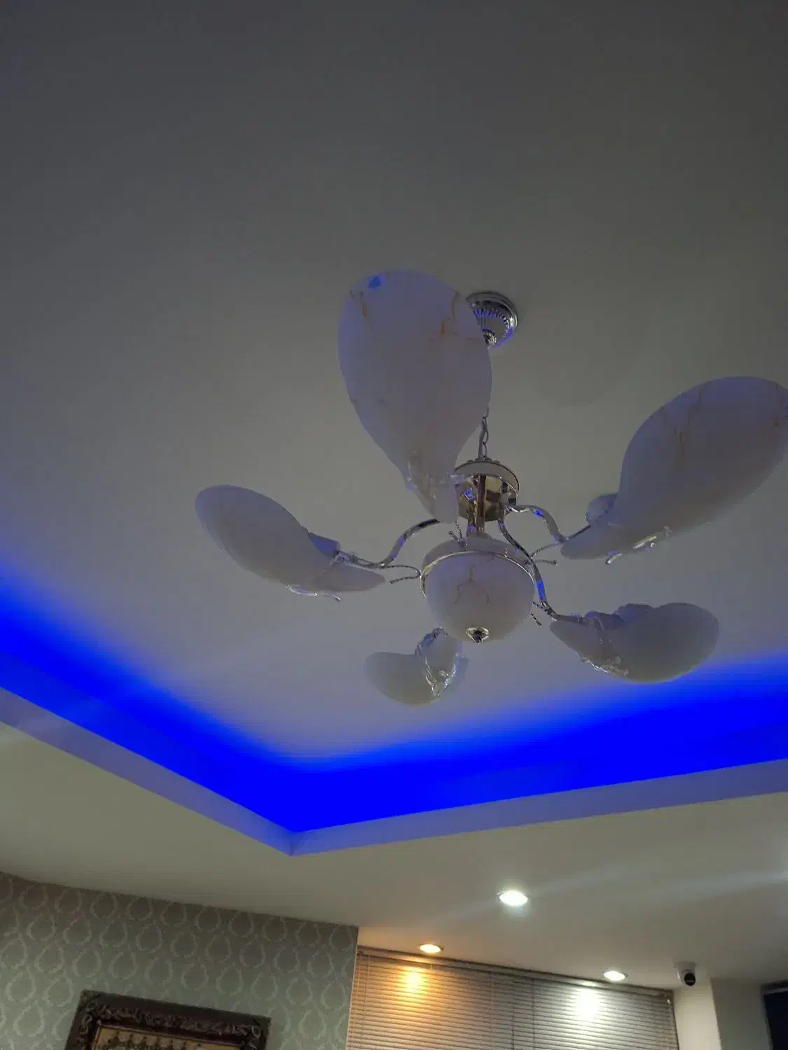 لوستر پنج شاخه در حد نو|لوستر و چراغ آویز|سنندج, |دیوار