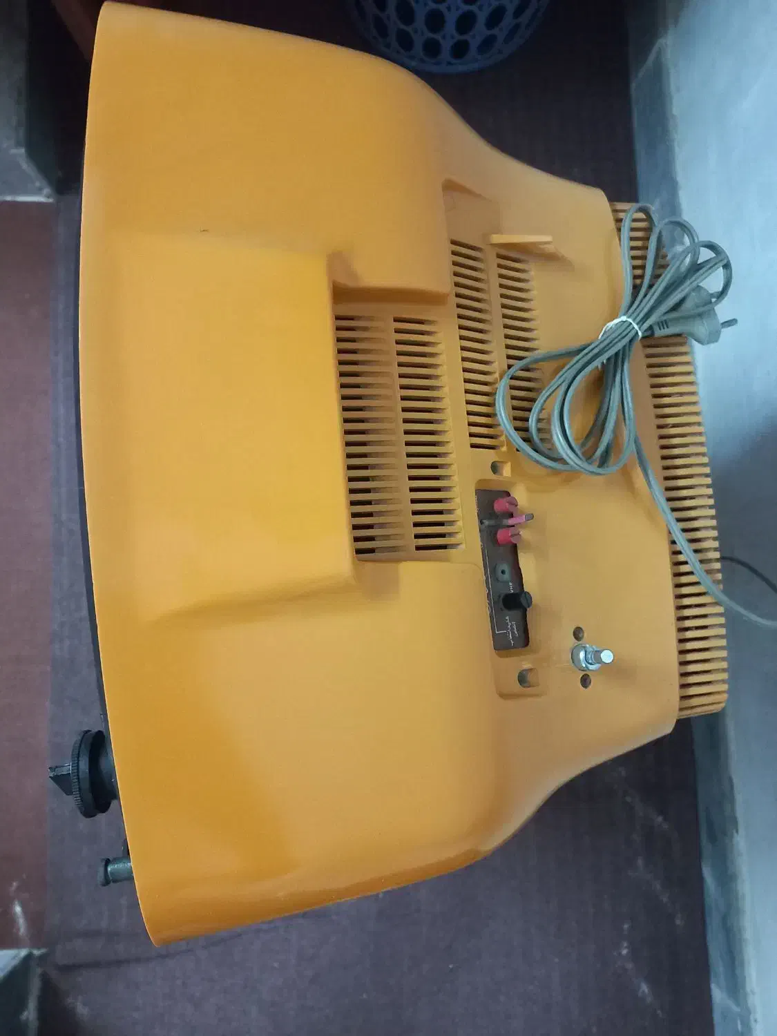 تلوزیون قدیمی سالم|تلویزیون و پروژکتور|رشت, یخسازی|دیوار