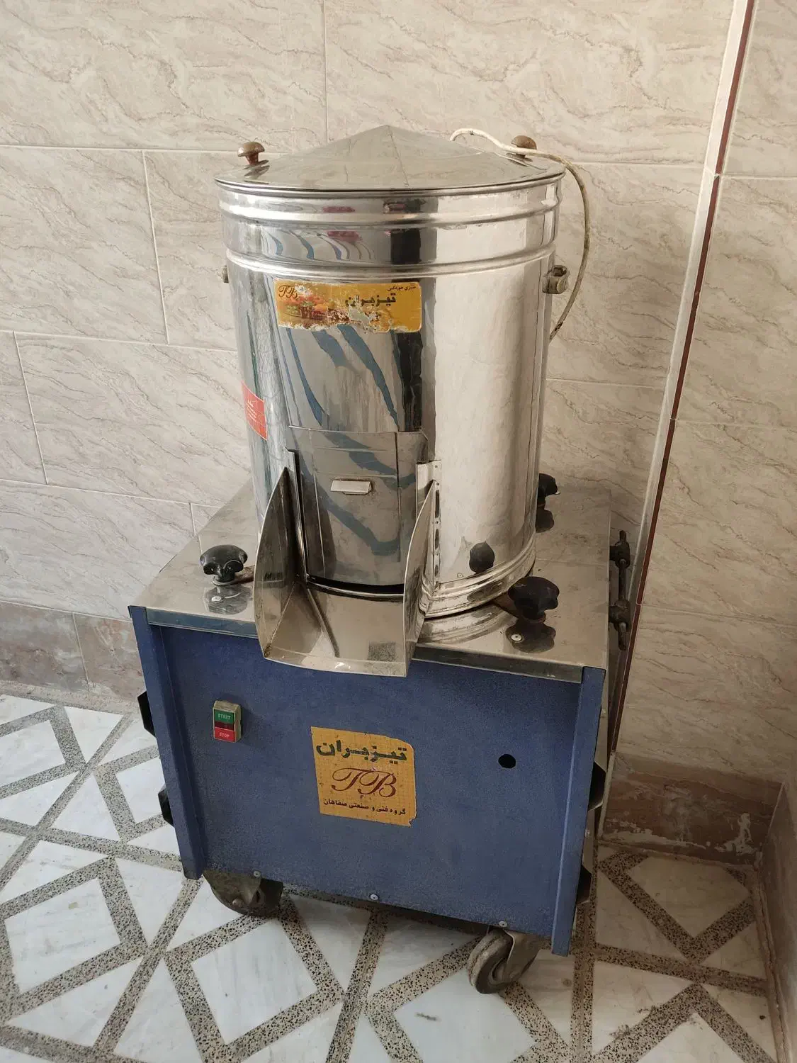 سبزی خرد کن ۱۰ کیلویی صنعتی در حد نو|خردکن، آسیاب، غذاساز|ابریشم, |دیوار