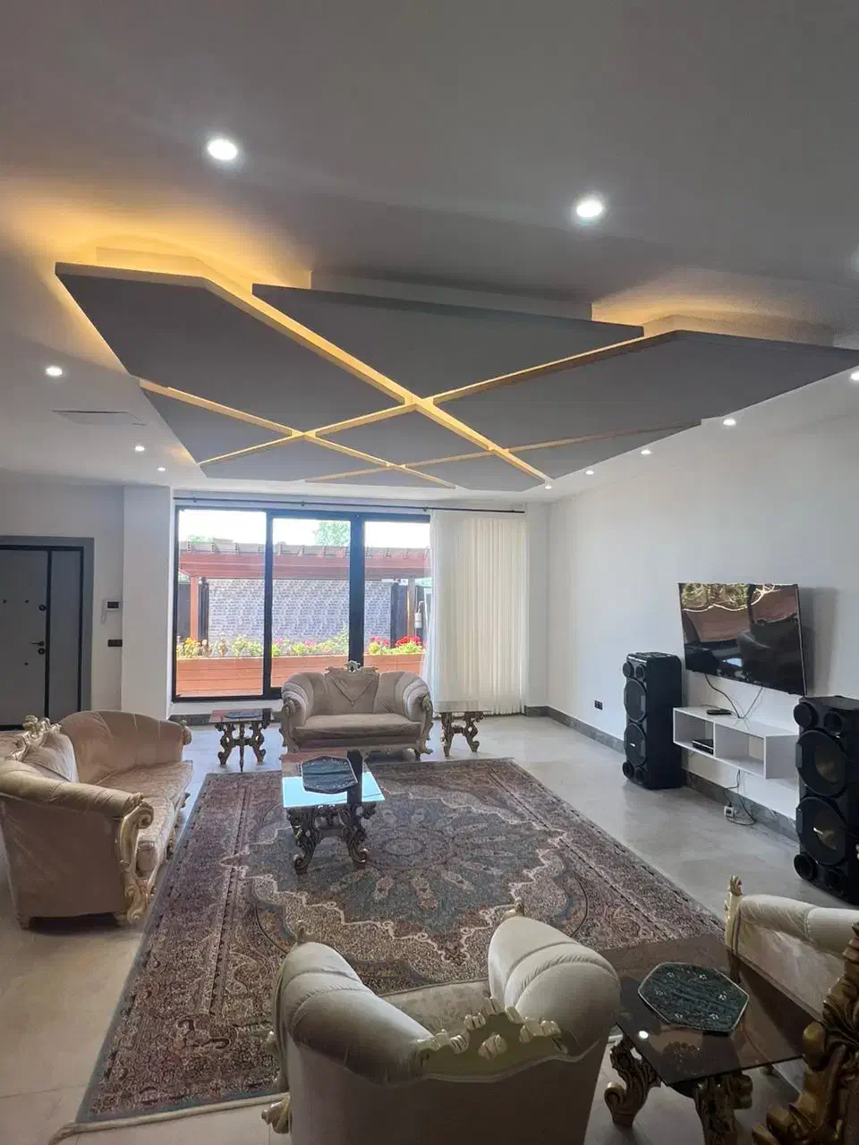 اجاره ویلا استخردار جنگلی مدرن ایزدشهر|اجارهٔ کوتاهمدت ویلا و باغ|ایزدشهر, |دیوار