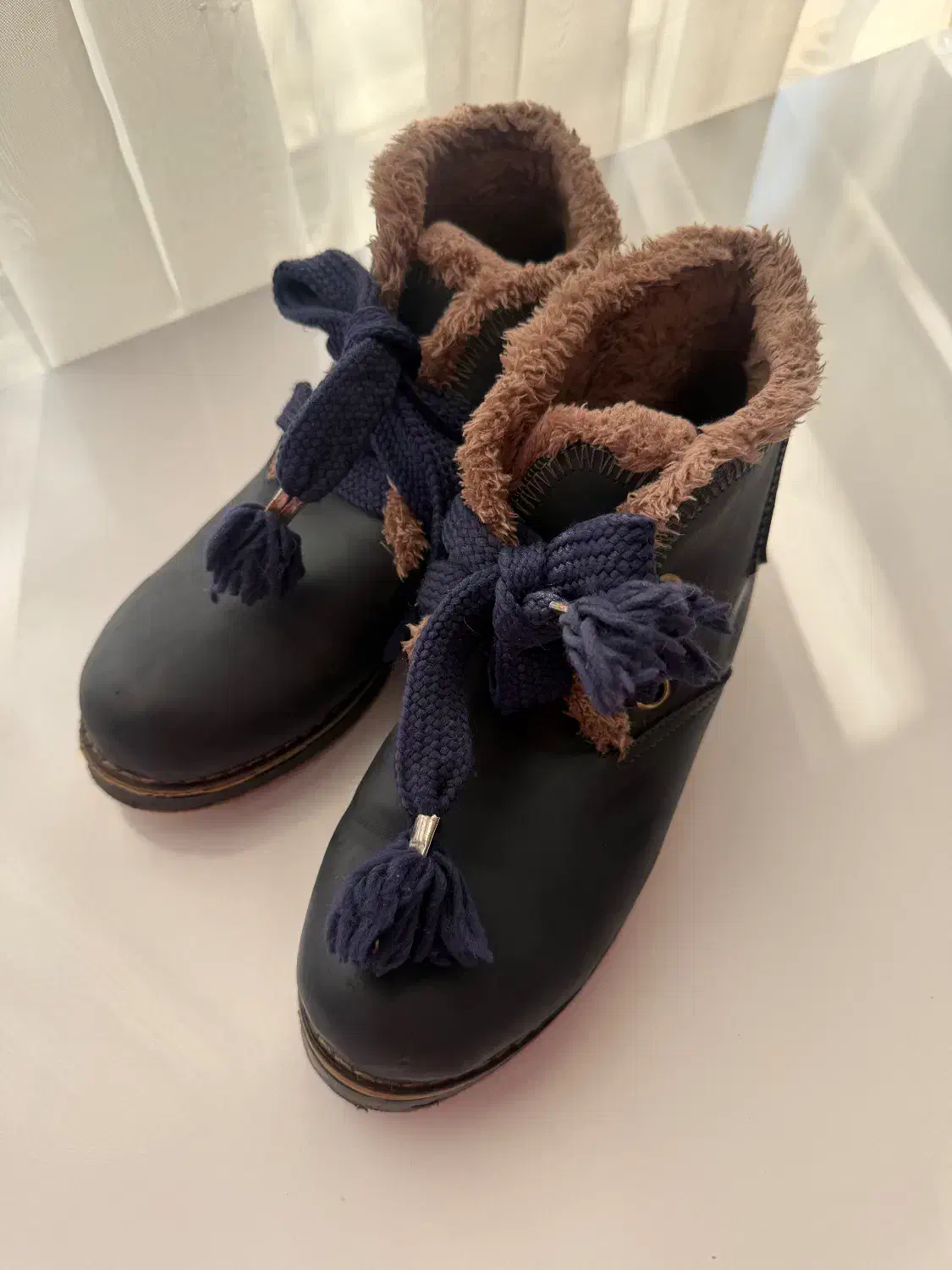 نیم بوت دخترانه|کیف، کفش، کمربند|خوی, |دیوار