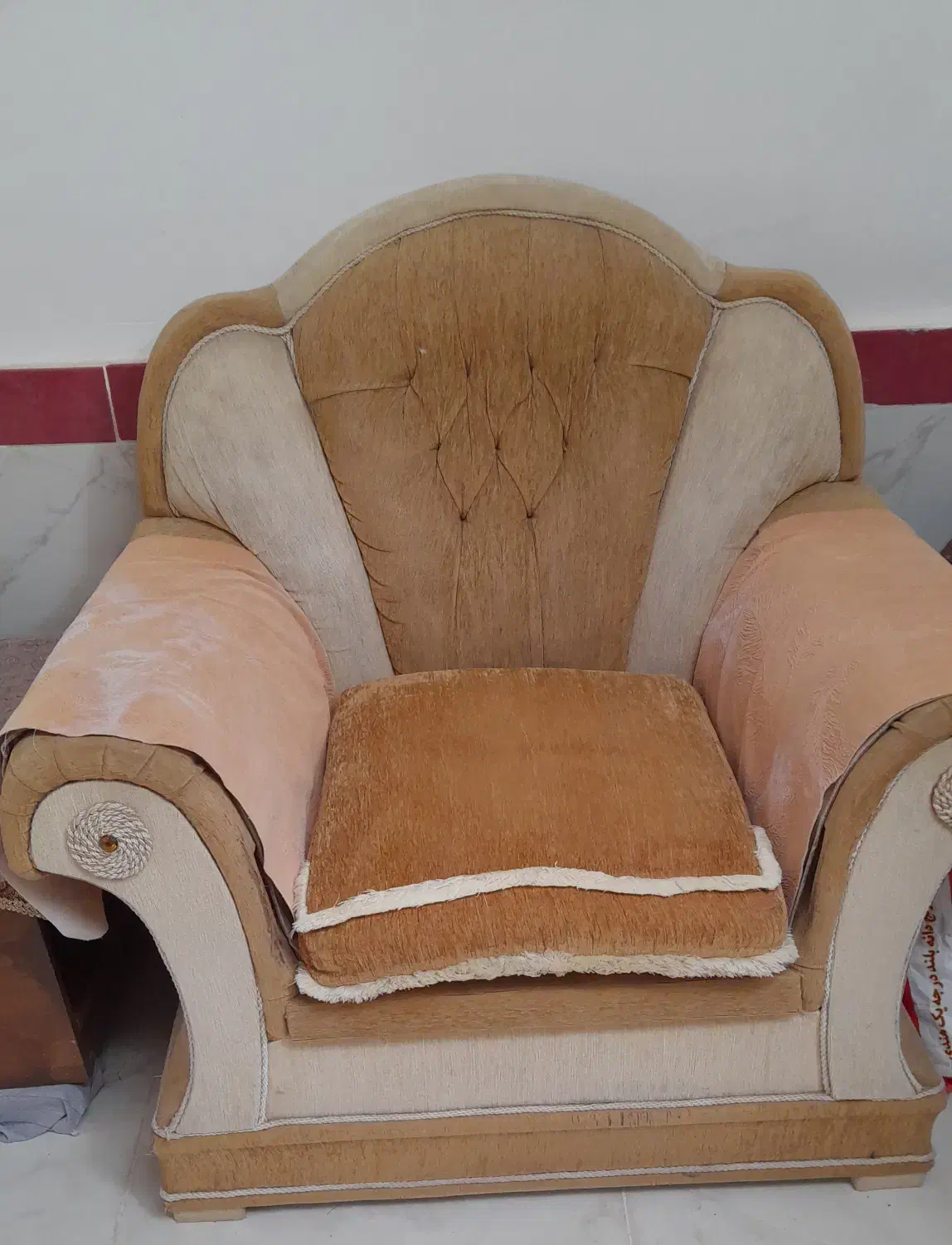 مبل کاملا تمیز|مبلمان خانگی و میز عسلی|سبزوار, باهنر|دیوار