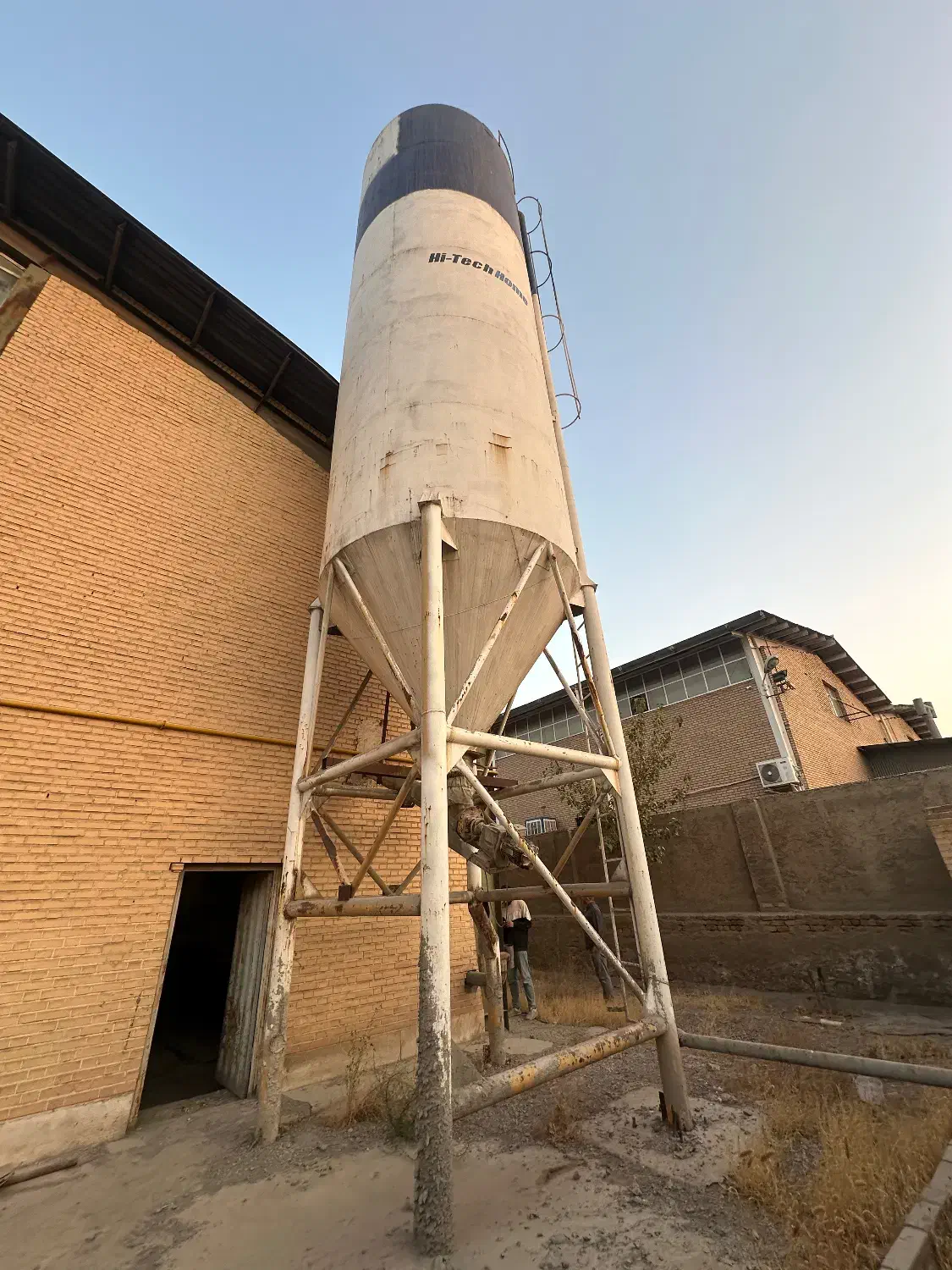 سیلو سیمان ۱۰۰ تن|ماشین‌آلات صنعتی|اشتهارد, |دیوار