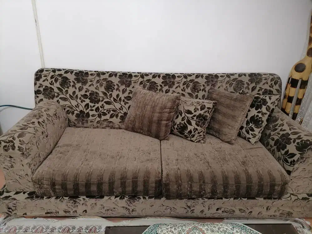 مبل ۷نفره درحد نو و سالم بدون کوچیک ترین اسیبی|مبلمان خانگی و میز عسلی|سبزوار, قصبه شرقی|دیوار