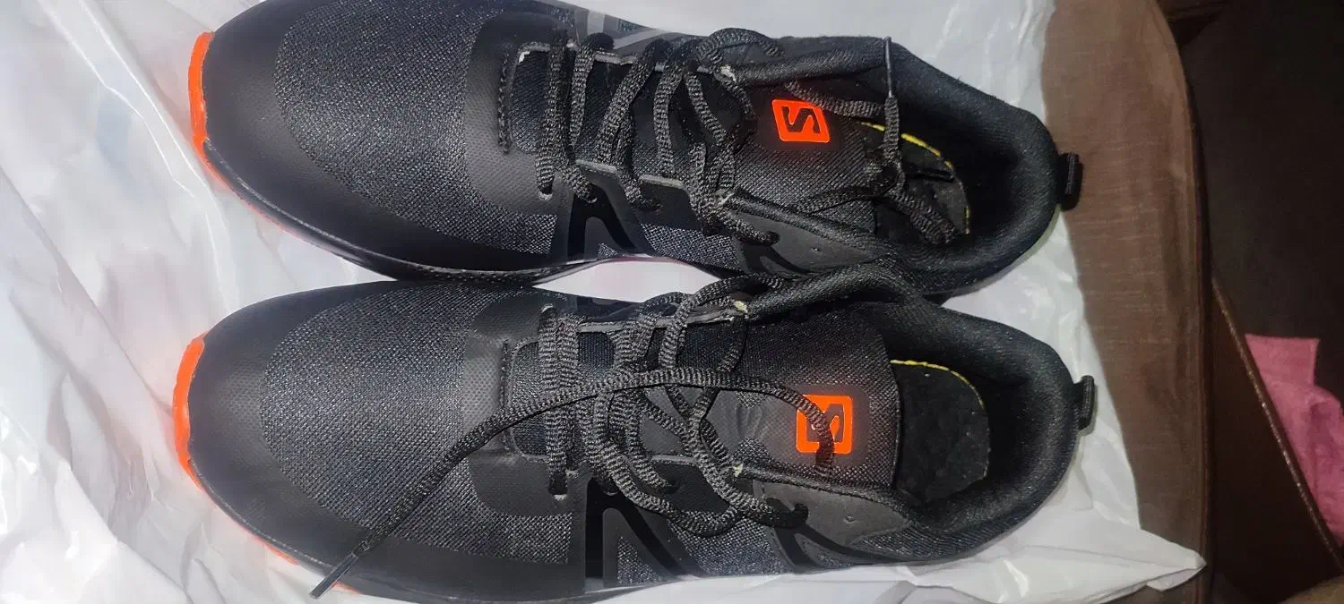 کتونی سالامون|کیف، کفش، کمربند|رشت, فلسطین|دیوار