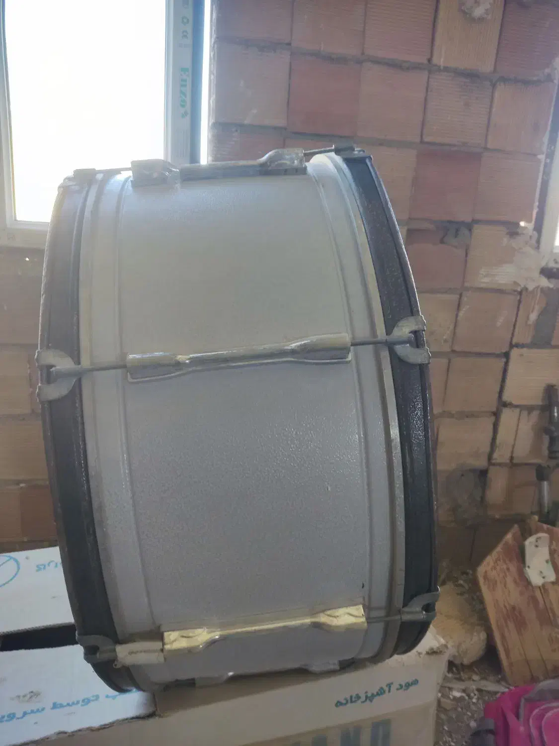 تبل|درام و پرکاشن|کبودرآهنگ, |دیوار