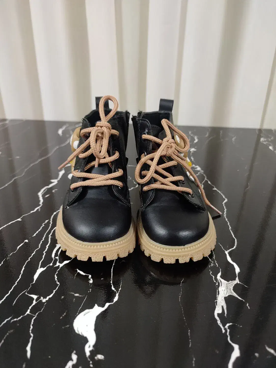 بوت بچگانه|کفش و لباس بچه|کهریزک, |دیوار