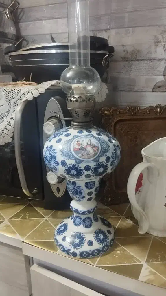 چراغ لمپا|کلکسیون اشیاء عتیقه|بروجرد, |دیوار