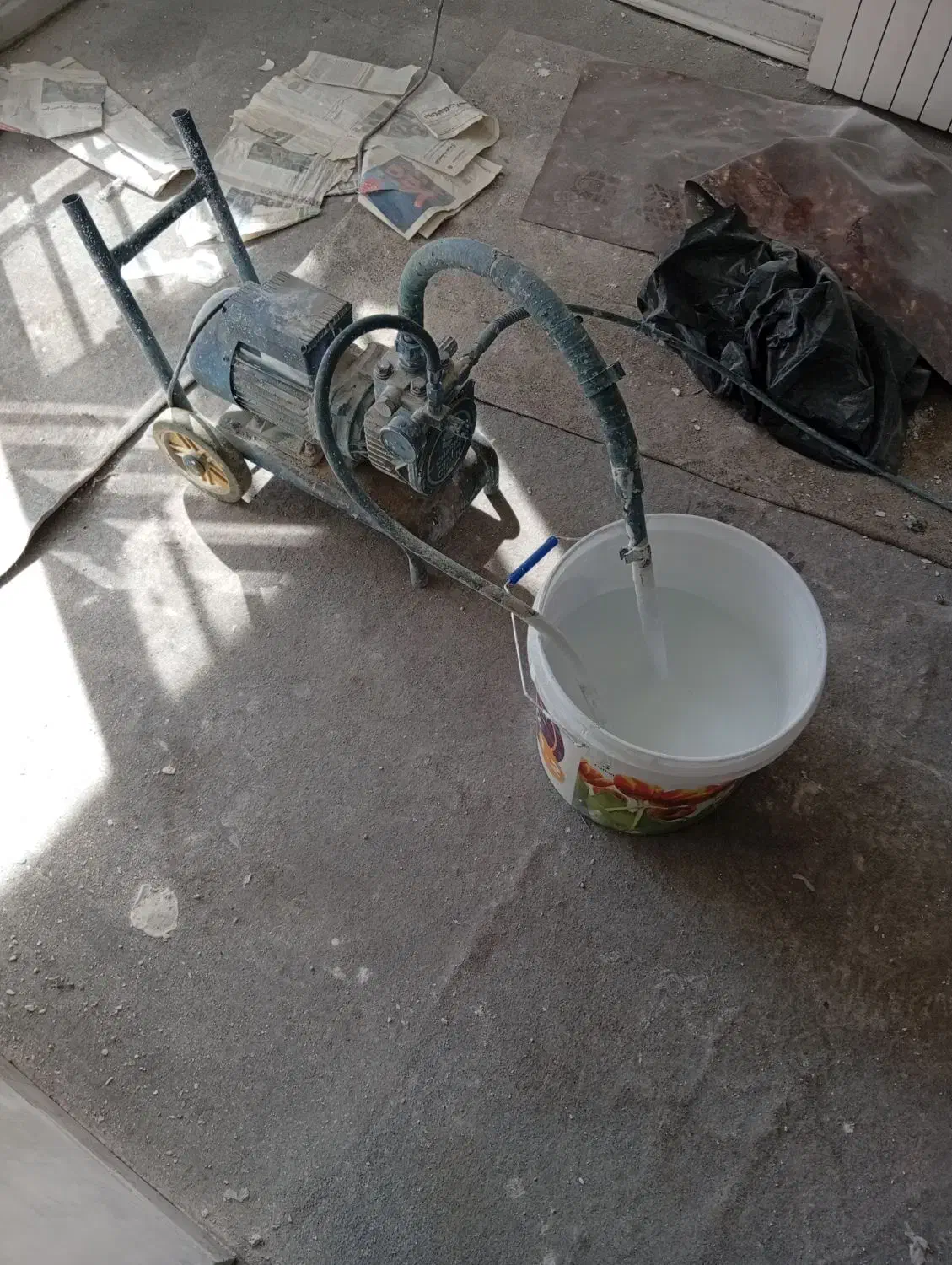 رنگ آمیزی ساختمان با دستگاه های پیشرفته|خدمات پیشه و مهارت|بم, |دیوار