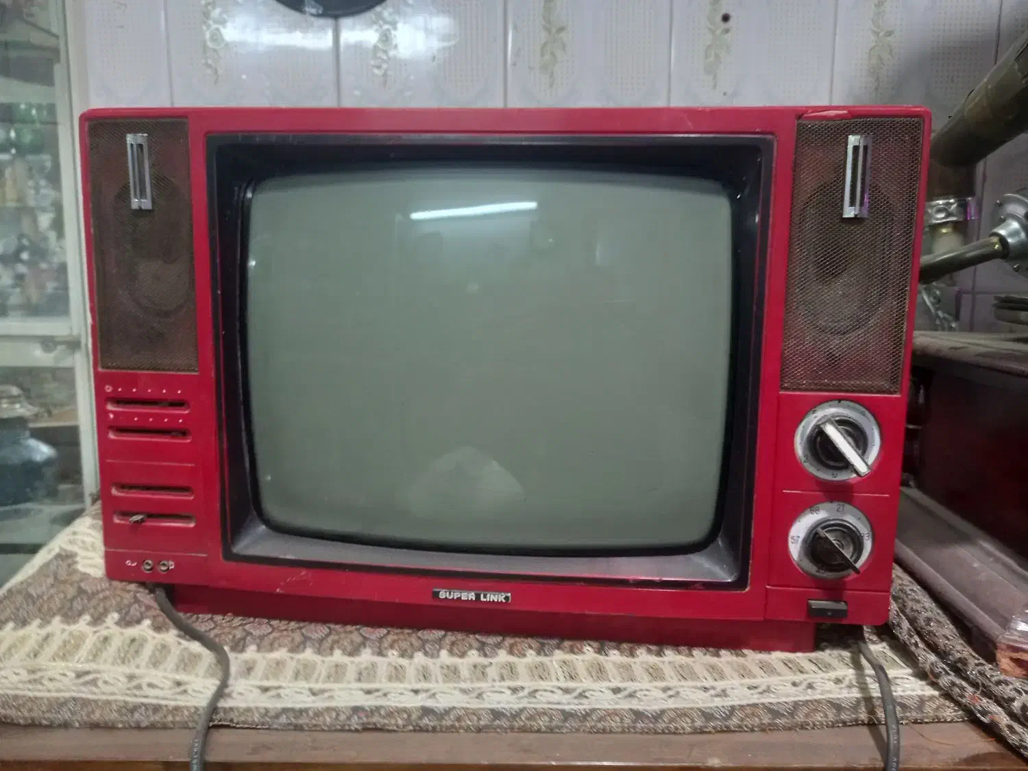 تلویزیون قدیمی|کلکسیون اشیاء عتیقه|آباده, |دیوار