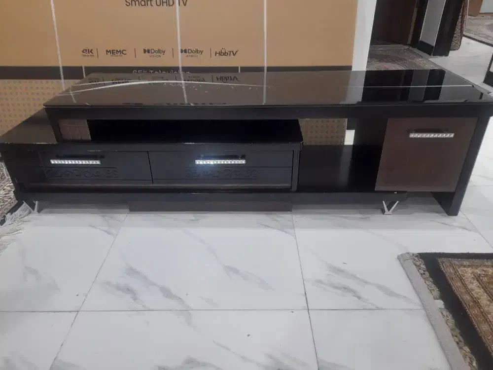 میز تلویزیون کاملا نو و سالم|میز تلویزیون|اراک, |دیوار