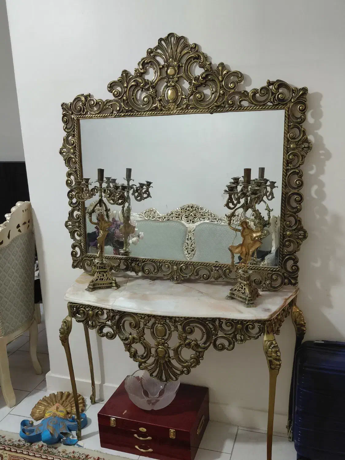 آینه و شمعدان همراه با چوب لباسی و ساعت برنز اصل|آینه|تهران, گرگان|دیوار