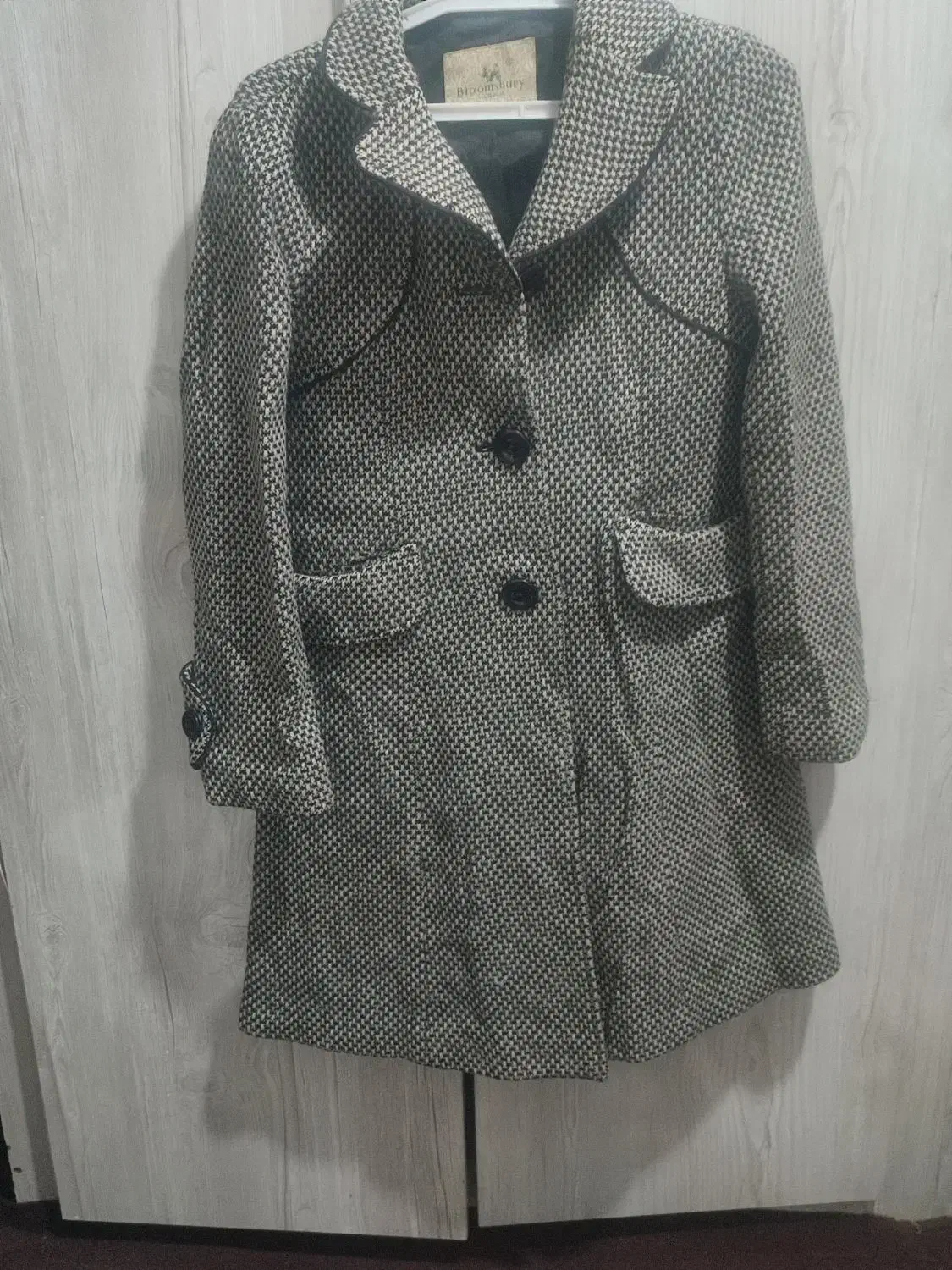 پالتو|لباس|مشهد, رده|دیوار