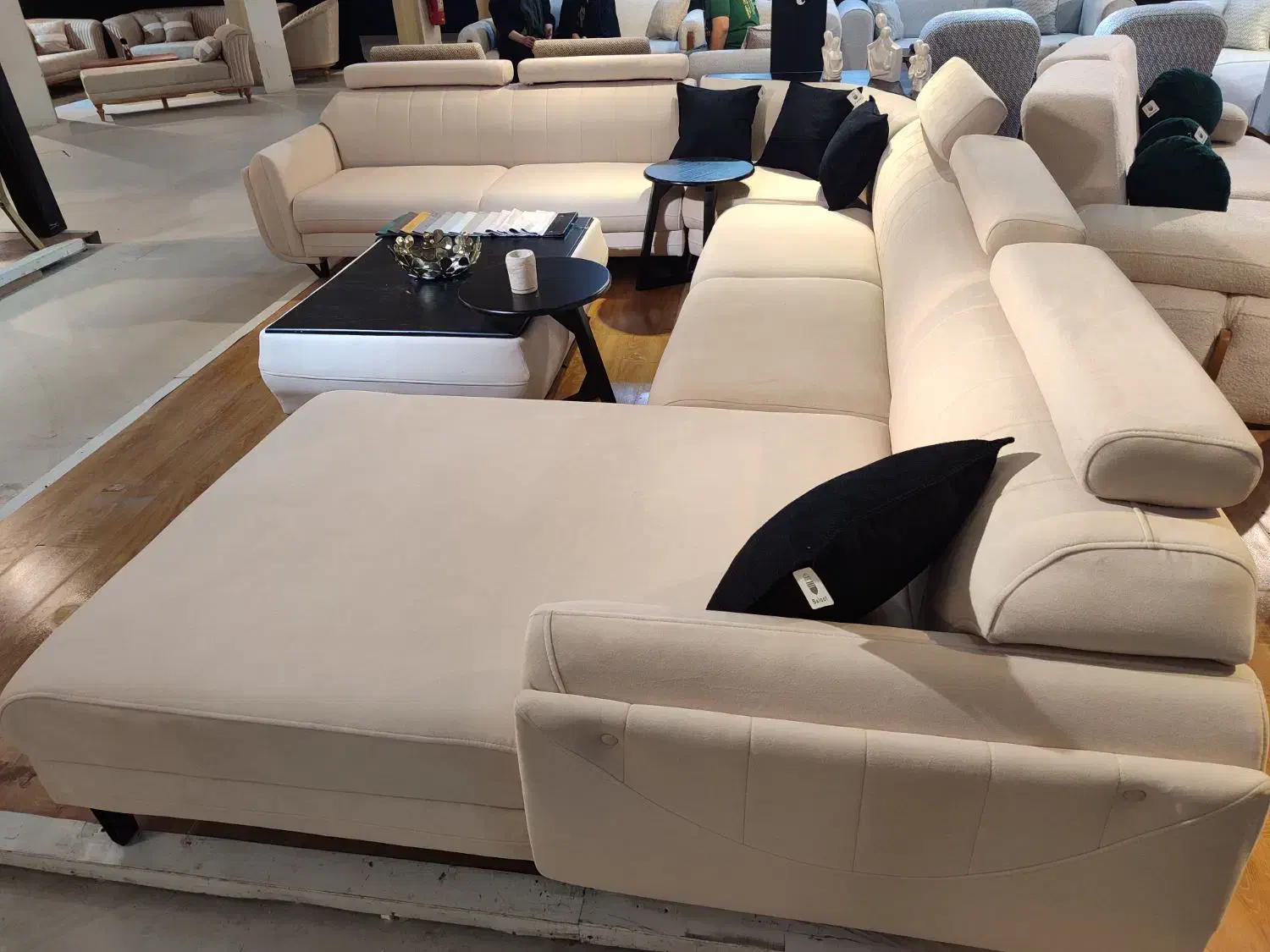 مبل راحتی شرکتی|مبلمان خانگی و میز عسلی|رشت, لاکان|دیوار