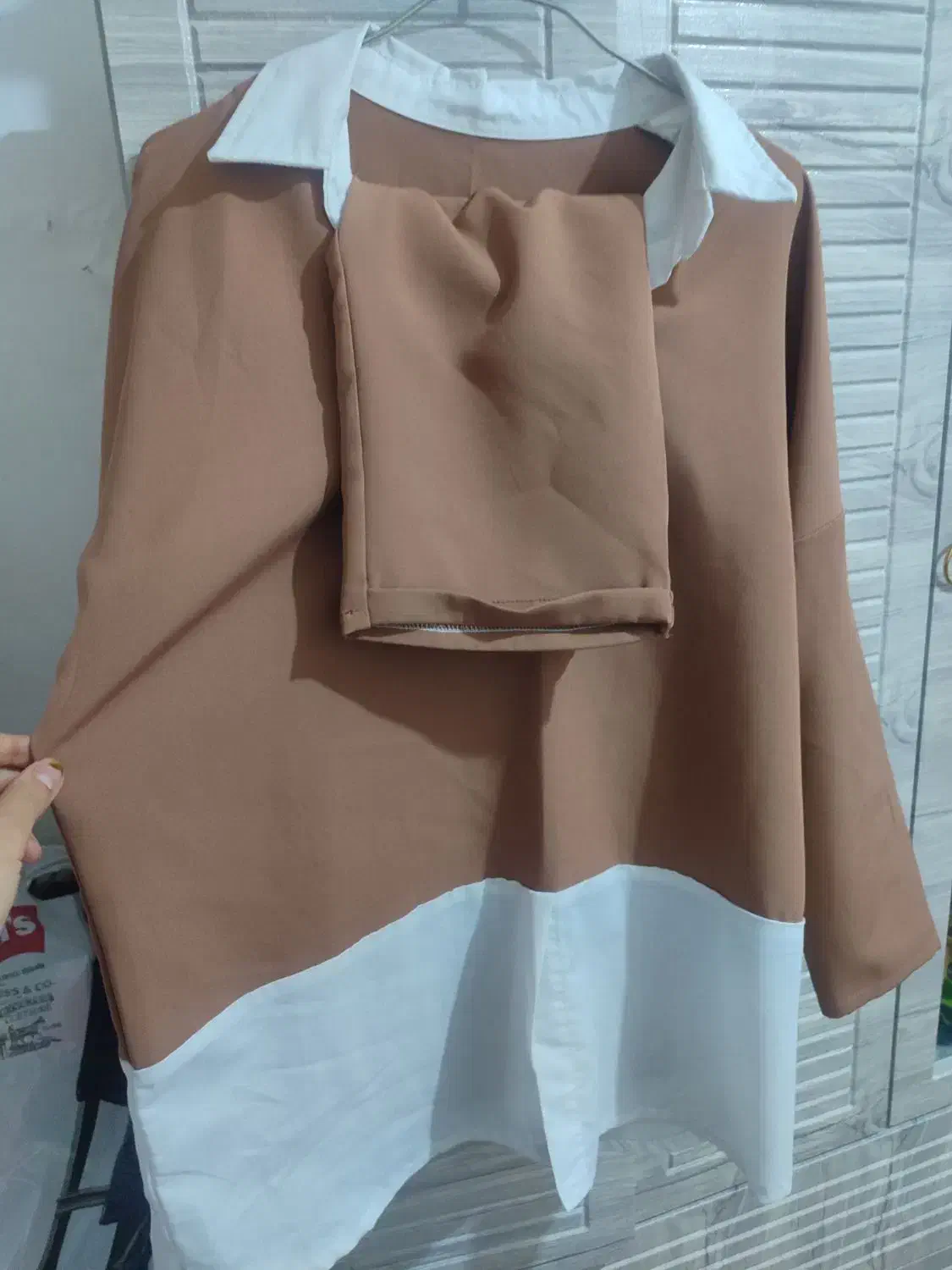 چند دست لباس|لباس|دورود, |دیوار