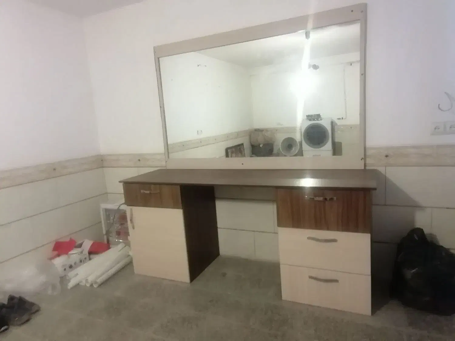 دکور اریشگاه|آرایشگاه و سالن‌های زیبایی|کرمان, |دیوار