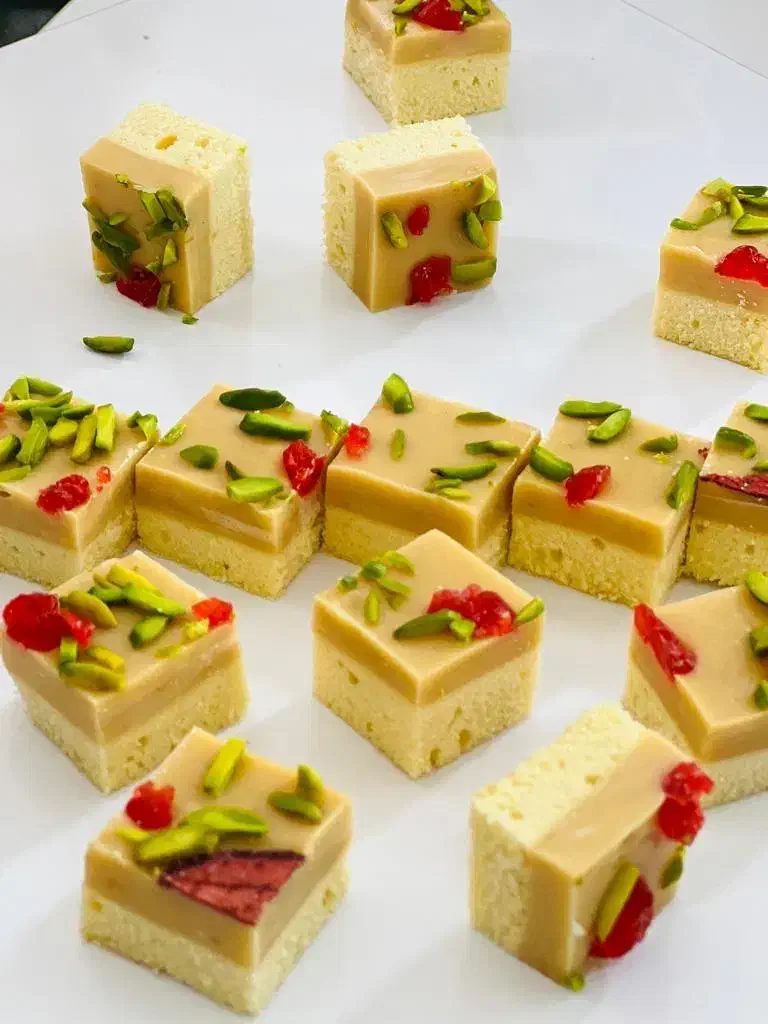 آموزش حضوری ۱۰ مدل شیرینی کرمدار مدرن در کرمان|خدمات آموزشی|کرمان, |دیوار