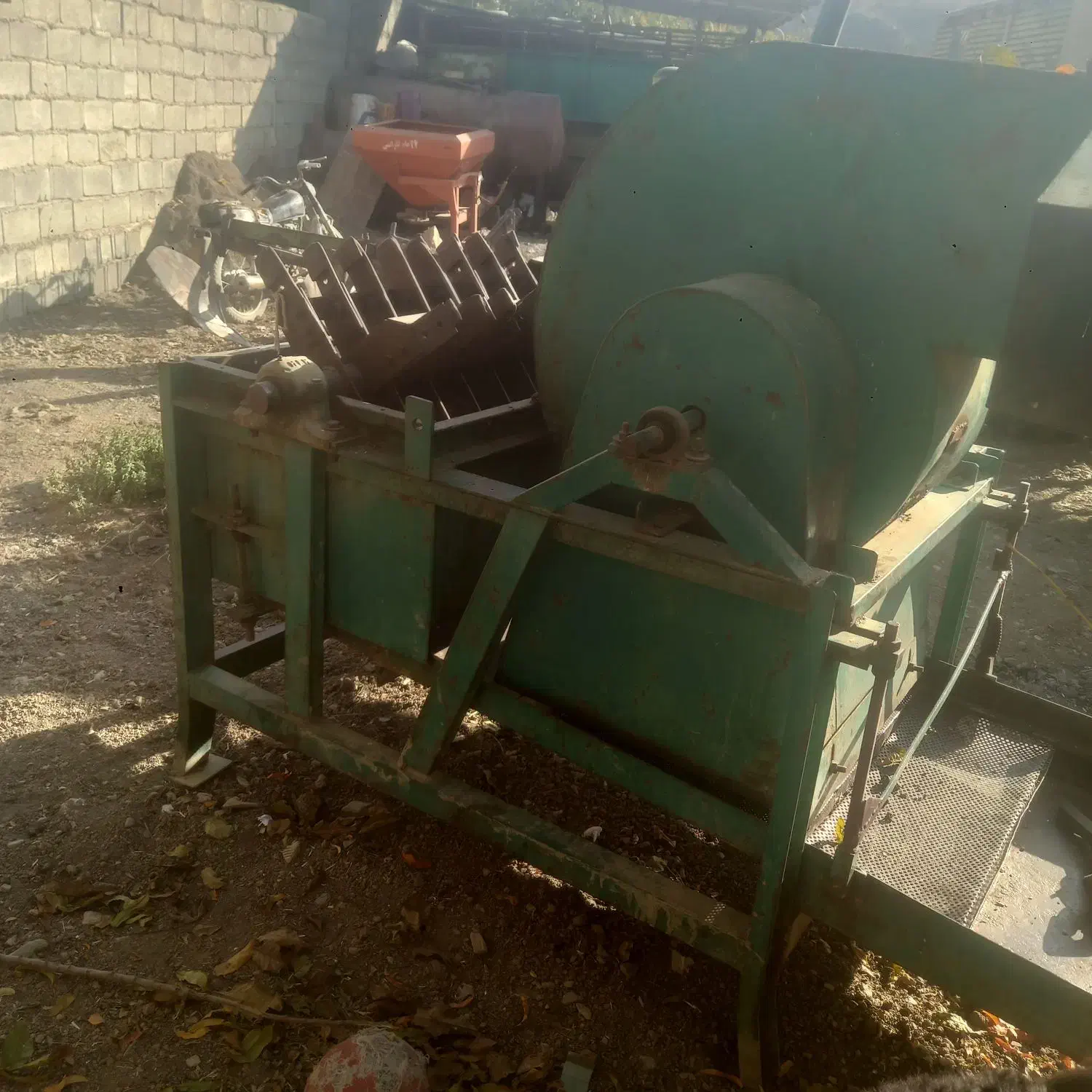 خرمنکوب بادی در حد نو|ماشین‌آلات صنعتی|دینور, |دیوار