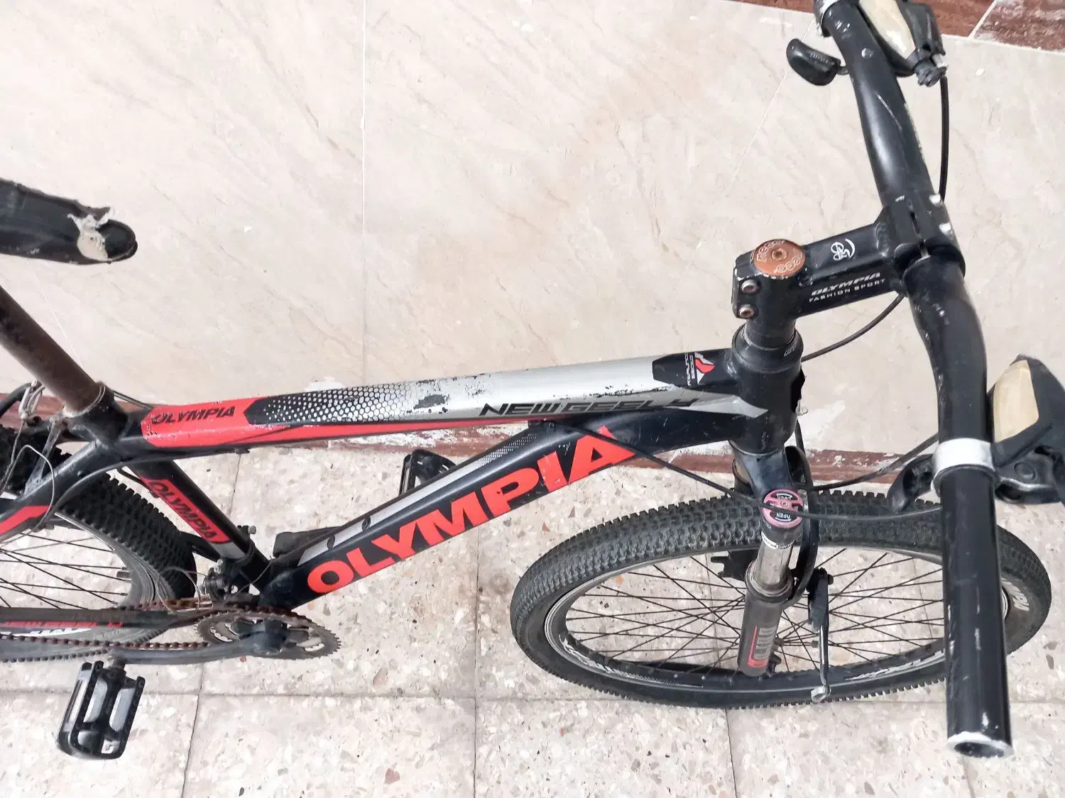 دوچرخه|دوچرخه، اسکیت، اسکوتر|سرخس, |دیوار