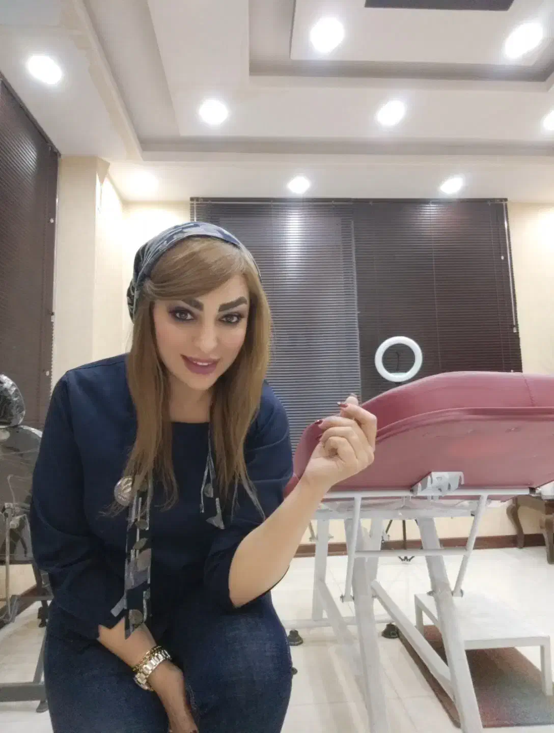 خدمات زیبایی پوست و مو در مطب دکتر شریفی|خدمات آرایشگری و زیبایی|فولادشهر, B5|دیوار