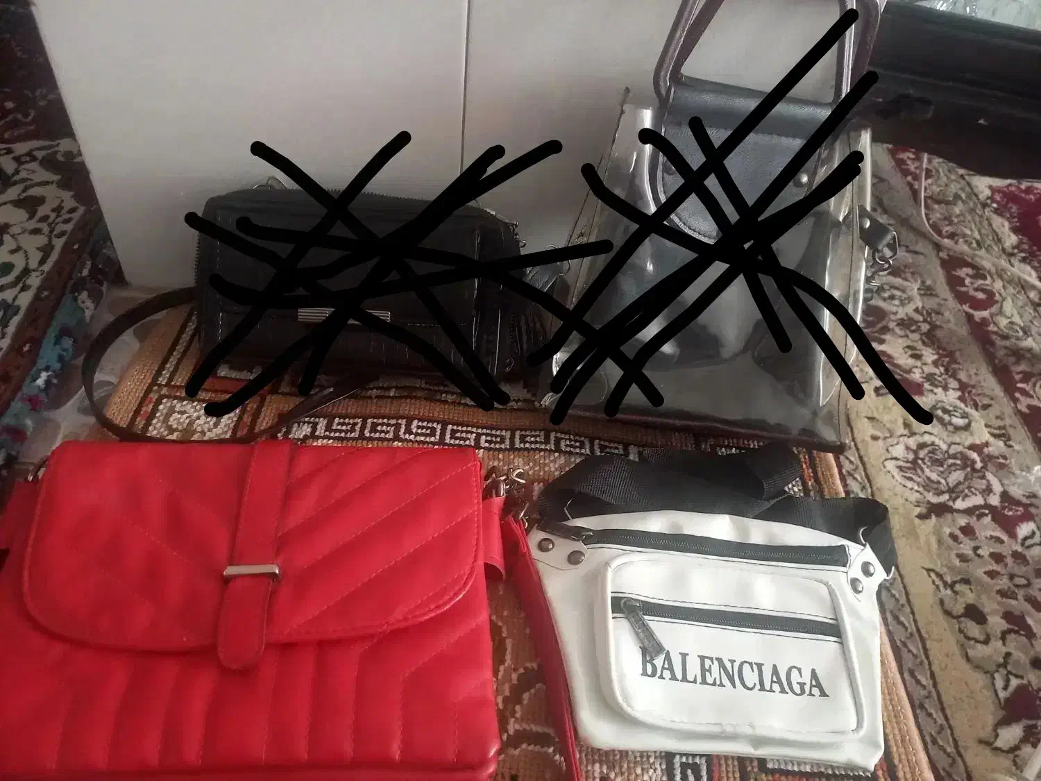 تعدادی کیف درحد نو|کیف، کفش، کمربند|نهاوند, |دیوار