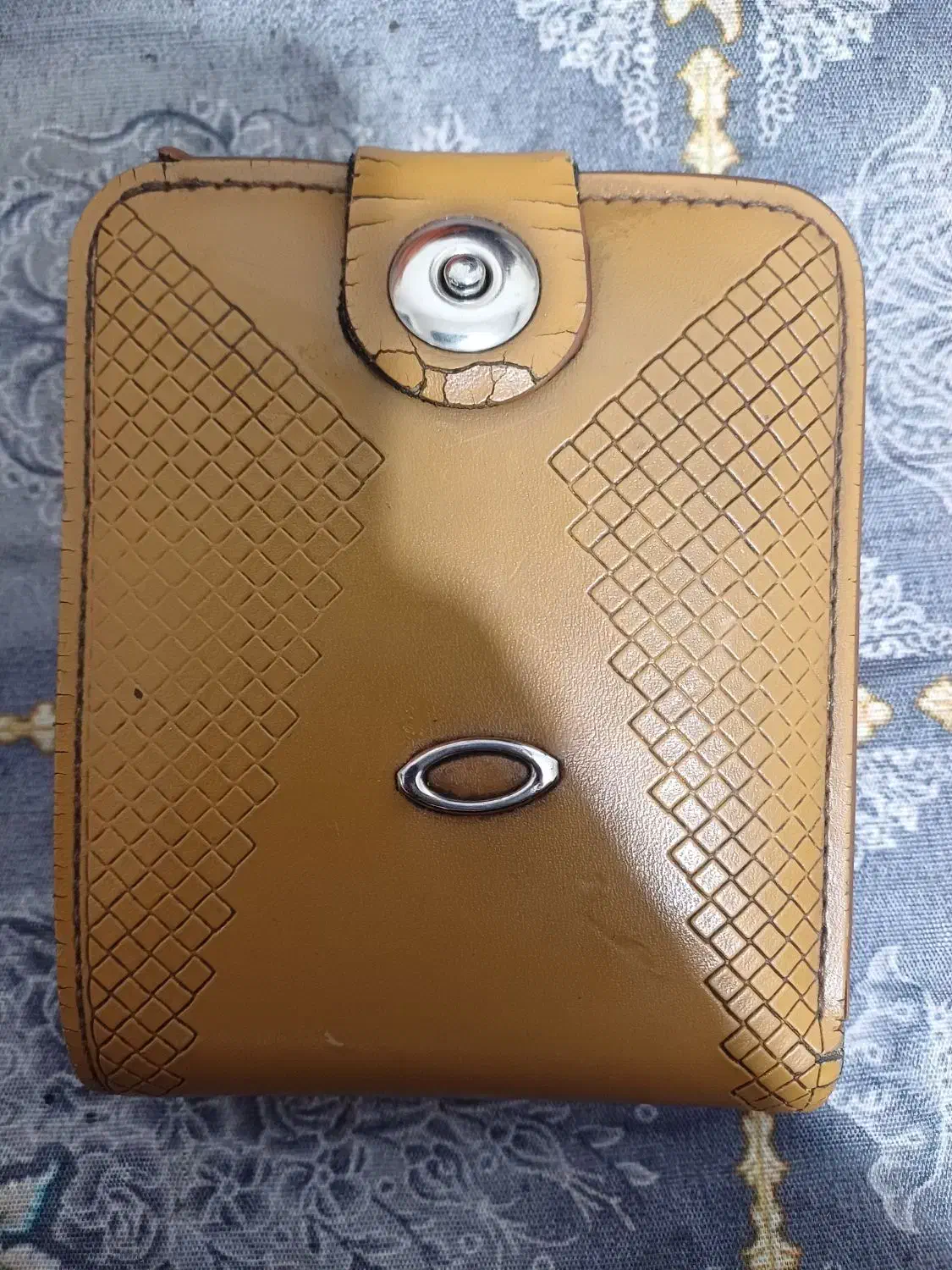 مدارک گمشده|اشیا|کرمانشاه, |دیوار