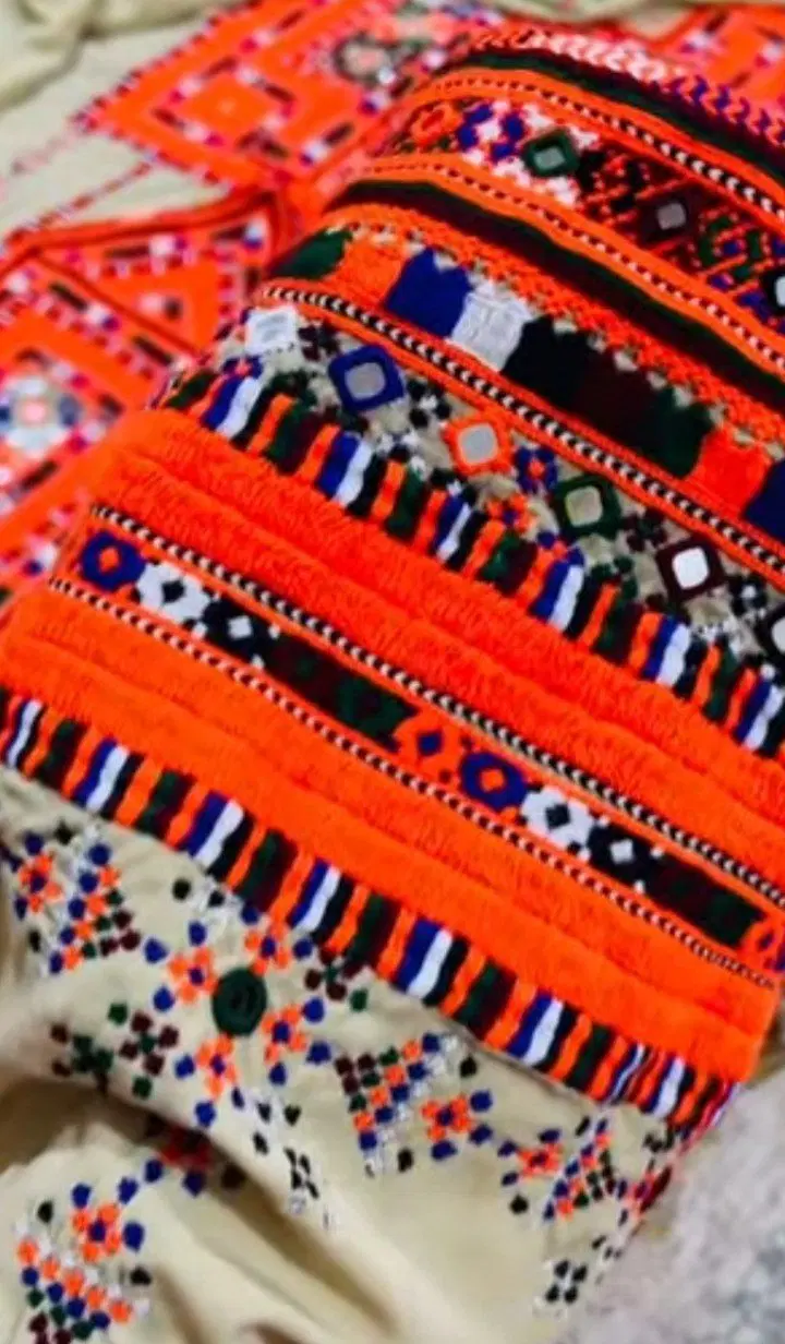 دوزگر|لباس|رودبار (کرمان), |دیوار