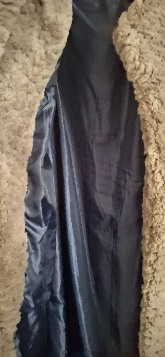 پالتو بلند تدی|لباس|رشت, پیرکلاچای|دیوار