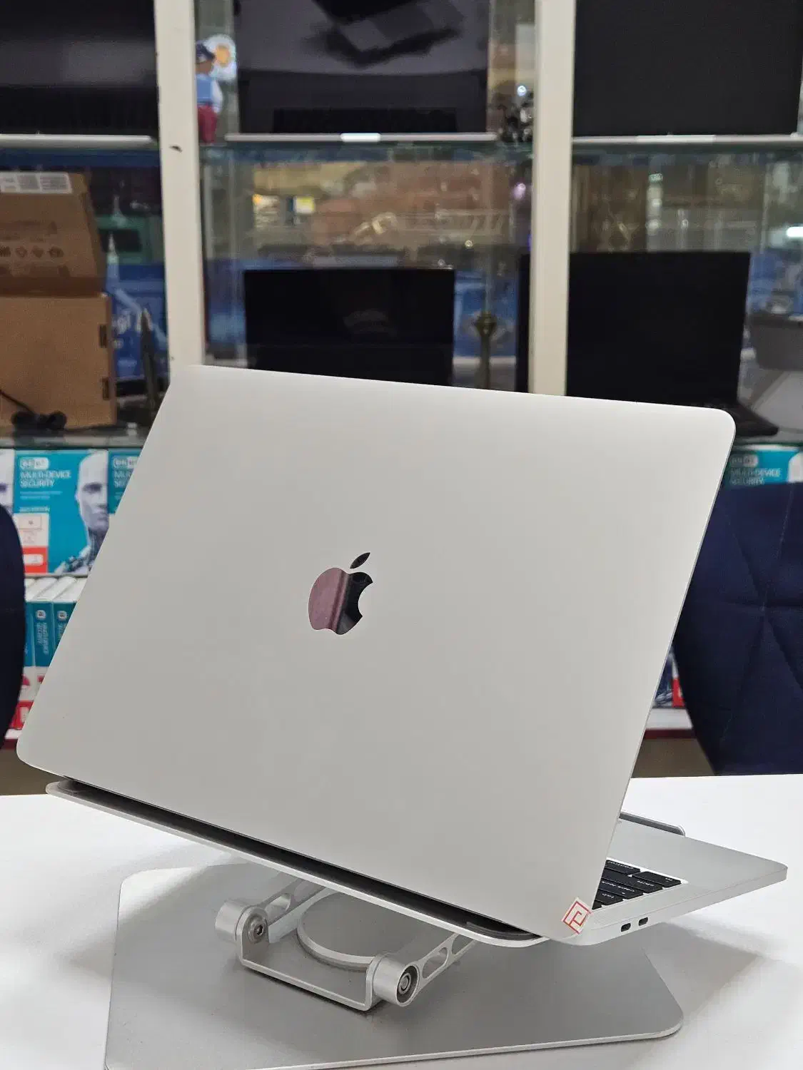 Apple MacBook Pro 2019 A1989 14 نقدواقساط|رایانه همراه|تهران, فلسطین (میدان انقلاب)|دیوار
