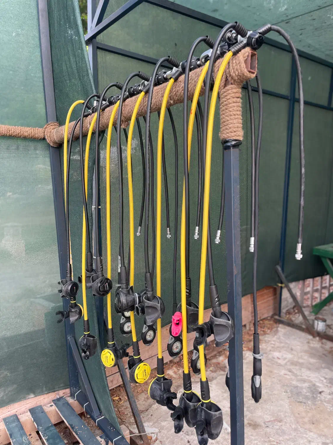 تجهیزات غواصی|غواصی و ورزشهای آبی|کیش, |دیوار