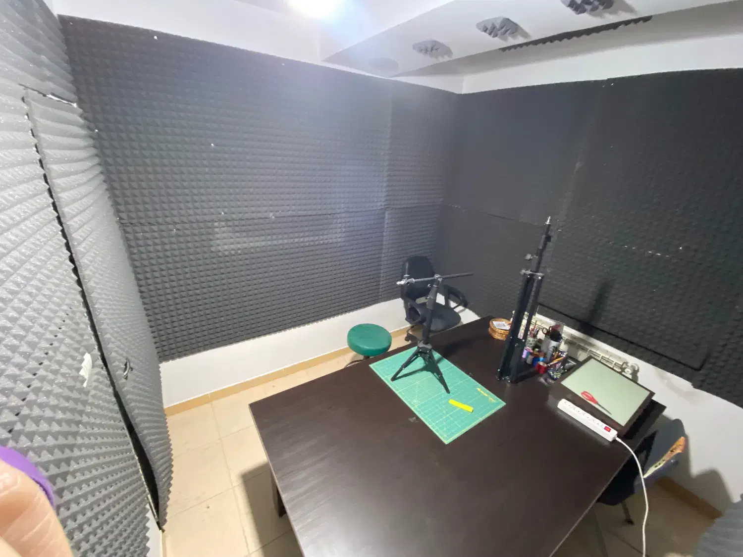 استودیو ضبط صدا و پادکست (آکوستیک کامل)اجاره ساعتی|اجارهٔ کوتاه‌مدت دفتر کار و فضای آموزشی|رشت, کوی عرفان|دیوار