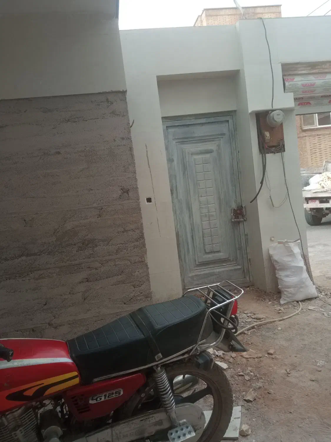 شاگرد برا کاشی کاری لازم دارم|استخدام معماری، عمران و ساختمانی|تربت جام, شهید نصرالهی|دیوار