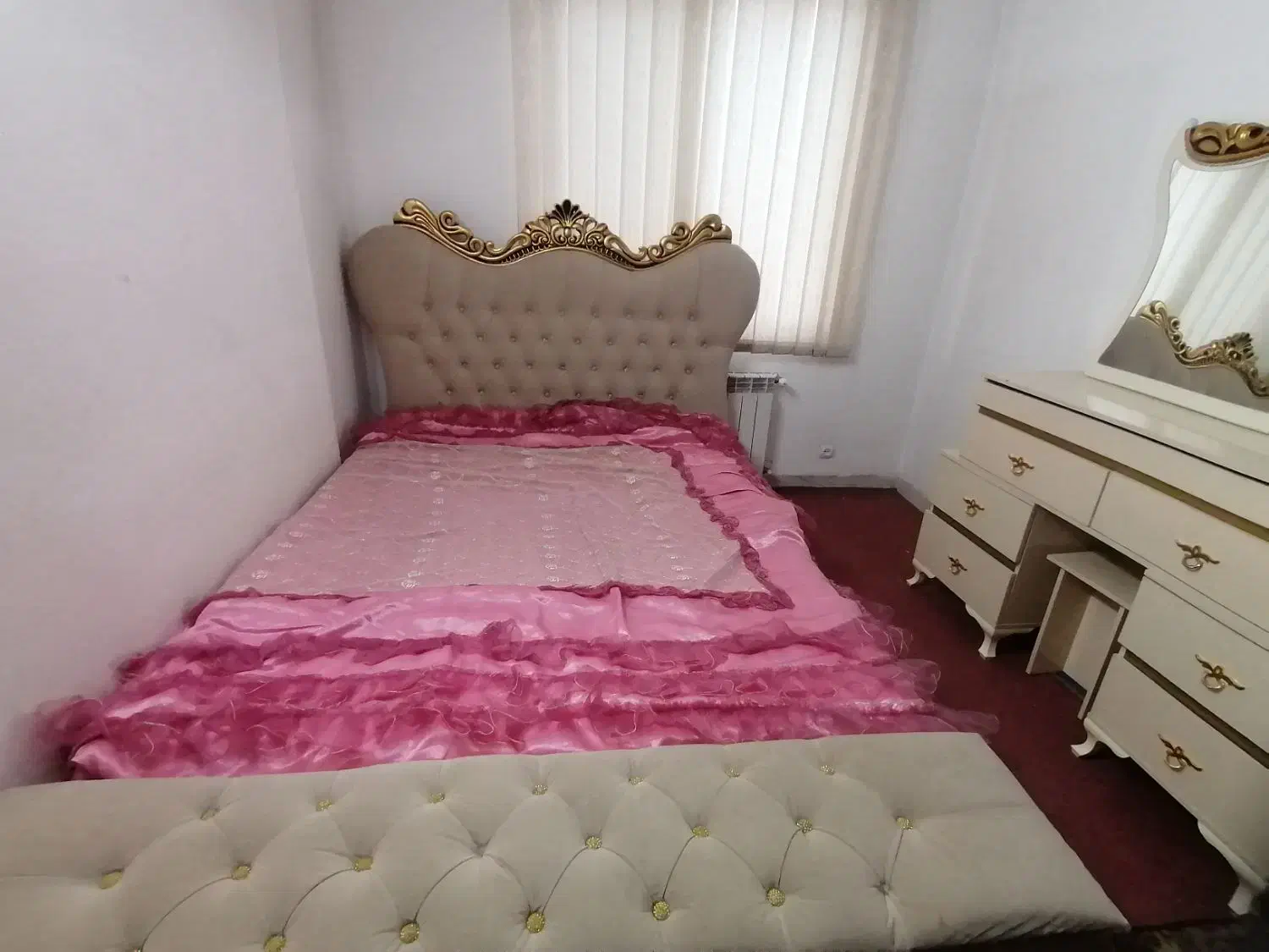 ست کامل سرویس اتاق شامل تخت خواب، دکوری،میز ارایشی|تخت و سرویس خواب|کرمان, |دیوار