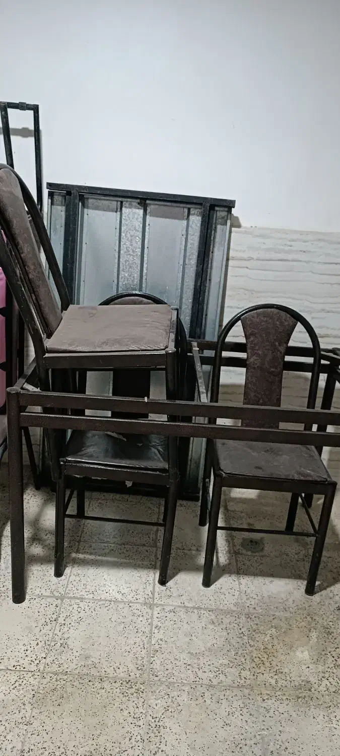 میز صندلی|میز و صندلی غذاخوری|شیروان (خراسان), |دیوار